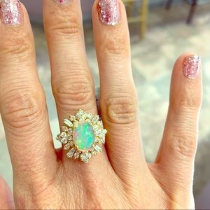 Stunning opal cocktail ring in 14k gold diamonds